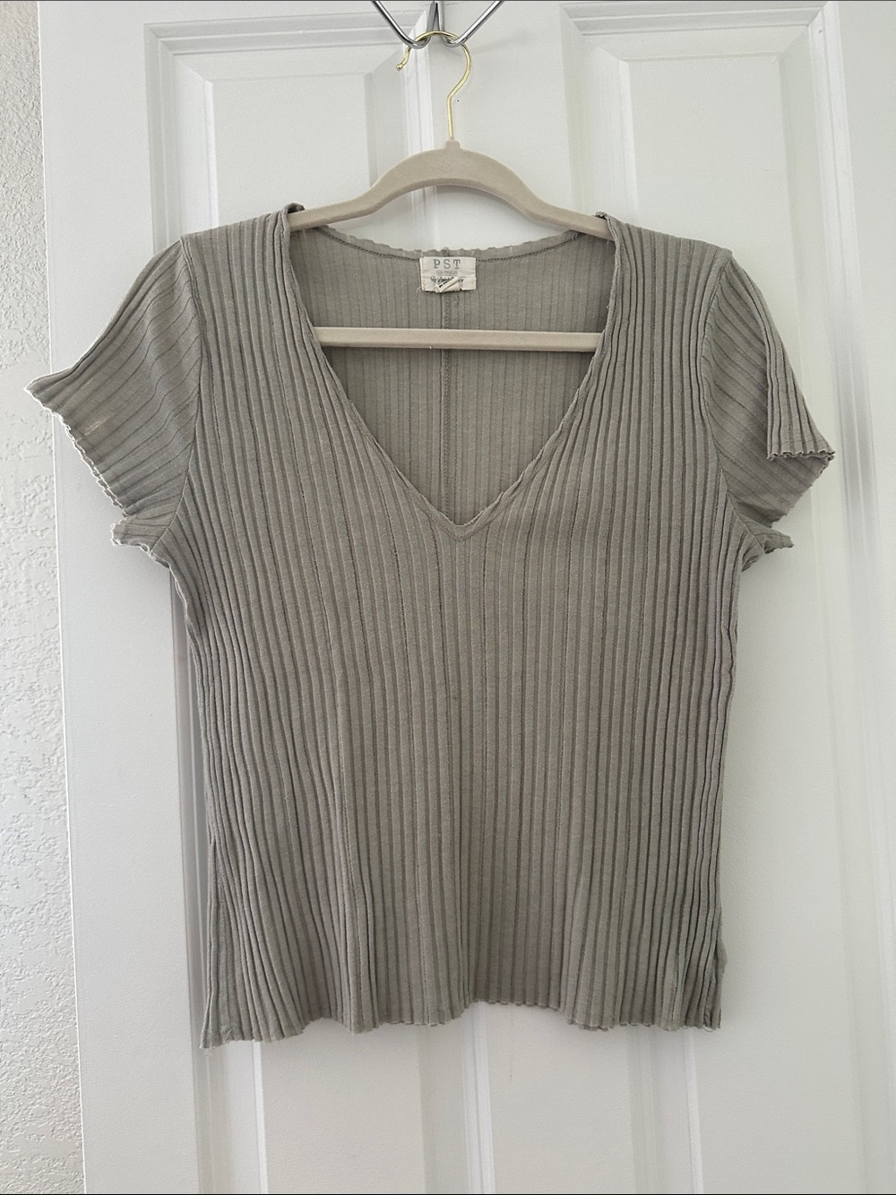 Ribbed V-Neck Short Sleeve Tee ✨